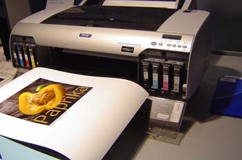 Impresora digital de sobremesa de ocho colores