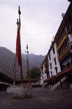 Patio del gompa de Hemis, Ladakh, Leh