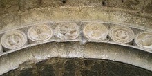 Detalles de piedra labrada de la Iglesia de Santa María de Porqu
