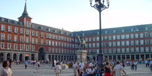 Vista lateral de la Plaza Mayor de Madrid