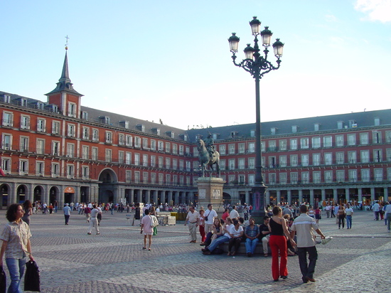 Vista lateral de la Plaza Mayor de Madrid