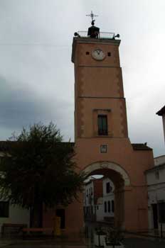 Torre del reloj de la plaza mayor de Fuentidueña de Tajo, Comuni