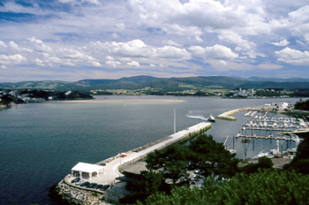 Puerto deportivo de Ribadeo en la ría del Eo, Castropol-Vegadeo,