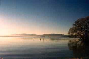 Lago Taupo, de origen volcánico, Nueva Zelanda