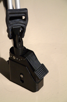 Detalle de la rueda de un trípode