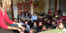 2019_04_25_Los "papis cuentacuentos" de 4ºA..._CEIP FDLR_Las Rozas  4