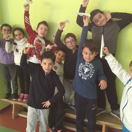 Jugando con aviones y pelotas 13