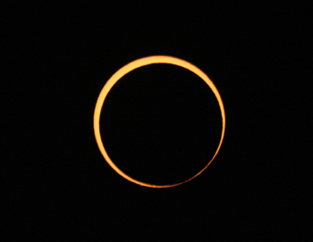 Fín de la fase central del eclipse anular 01