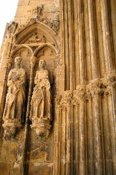 Detalle de la fachada de la iglesia de Santa María la Mayor, Val