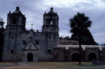 Fachada de una iglesia antigua