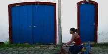 Mujer montando en bicicleta, Paraty, Rio de Janeiro, Brasil