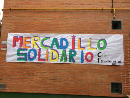 2017_01_MONTANDO EL MERCADILLO SOLIDARIO 2