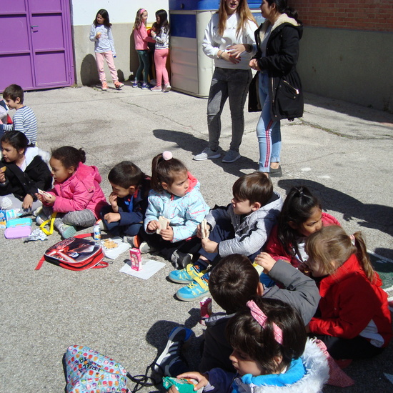 VISITA DE ALUMNOS DE 5 AÑOS AL HUERTO.  7