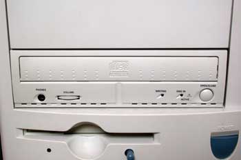 Frontal de torre de ordenador, disquetera y lector de CD's