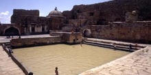 Niños bañándose en una cisterna de Thulla, Yemen