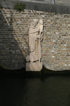 Medidor de caudal en el Puente Carmers, Brujas, Bélgica