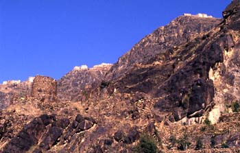 Vista de Shahara, en la cumbre de la montaña, Yemen