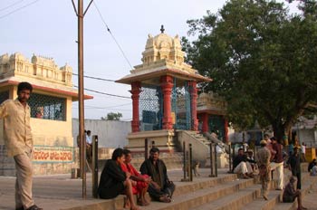 Templo en una calle de la India