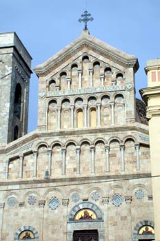 Fachada de la Catedral de Santa María, Cagliari, Italia