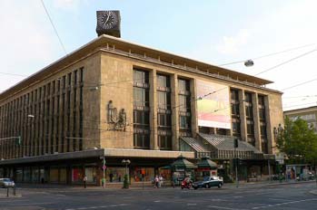 Edificio principal en zona comercial de Dusselforf, Alemania
