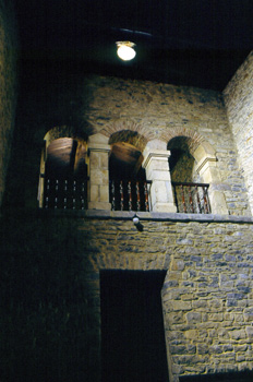 Tribuna de la iglesia de Santianes de Pravia, Principado de Astu