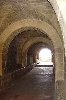 Templo de San Esteban. Paso bajo el templo, Zaragoza