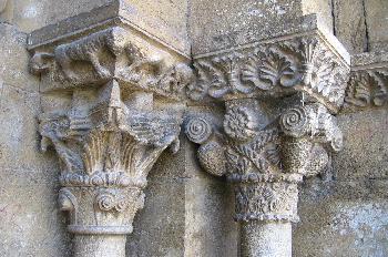 Detalles de piedra labrada de la Iglesia de Santa María de Porqu