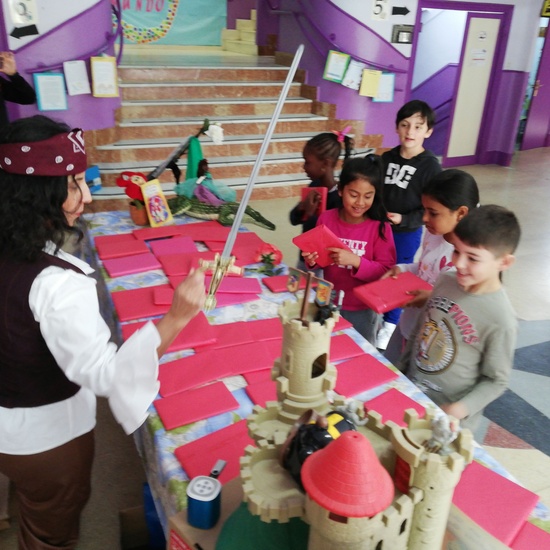 Mercadillo de Libros, premiados, y exposición de trabajos. Día del Libro curso 18-19 16