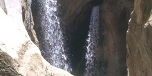 Salto de agua en el Barranco de Gorgas Negras, Huesca