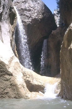 Salto de agua en el Barranco de Gorgas Negras, Huesca