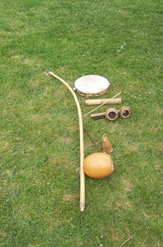 Berimbau, y otros instrumentos de la capoeira