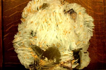 Albita, var. cleavelandita (Brasil)