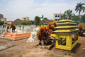 Cementerio de mezquita Al Mashun, Medan, Sumatra, Indonesia
