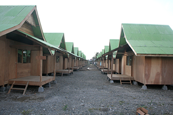 Vista general de los barracones, Campamento viudas del Tsunami,