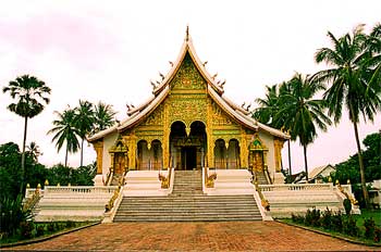 Templo de estilo Lao. Luang Prabang, Laos