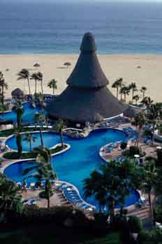 Piscina de un hotel  en Cabo San Lucas, México