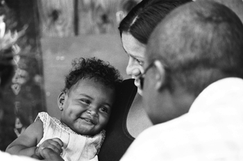 Bebé con su madre, favelas de Sao Paulo, Brasil