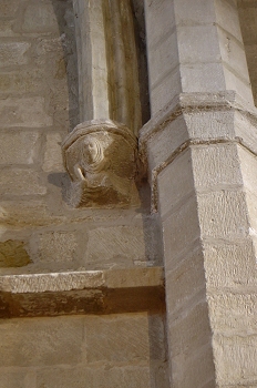 Detalle de capitel con figura humana, Huesca