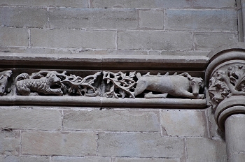 Catedral de Huesca. Cenefa con perros