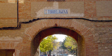 Calle con arco en Torrelaguna