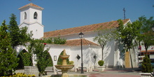 Fuente e iglesia en Villanueva del Pardillo