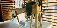 Aperos agrícolas: Máquinas desgranadoras de maíz, Museo del Pueb