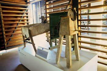 Aperos agrícolas: Máquinas desgranadoras de maíz, Museo del Pueb