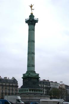 Columna de Julliet en la Plaza de la Bastilla, París, Francia