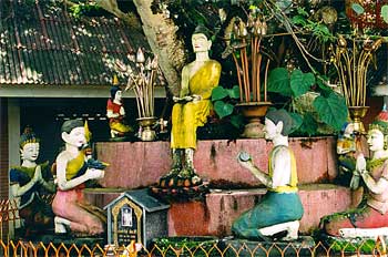 Esculturas de ofrendas a Buda, Tailandia