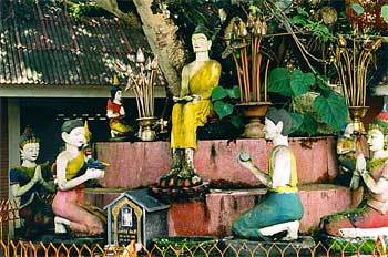 Esculturas de ofrendas a Buda, Tailandia