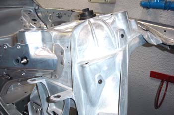 Torreta de suspensión delantera en fundición de aluminio