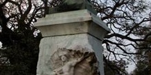 Estatua de Domingo Faustino Sarmiento, obra de Augusto Rodin, en