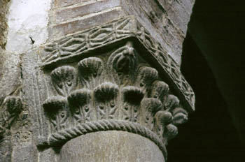 Capitel de la iglesia de Santiago de Gobiendes, Colunga, Princip