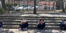 Tutores lectores en el parque.